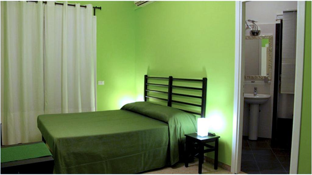 Arches Inn Rome Room photo